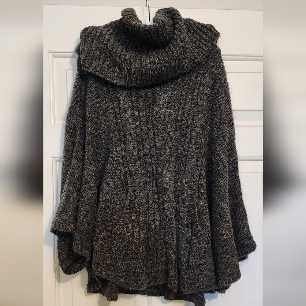 H&M Sweater Poncho